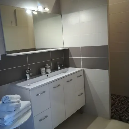 Delga לינה וארוחת בוקר 4*